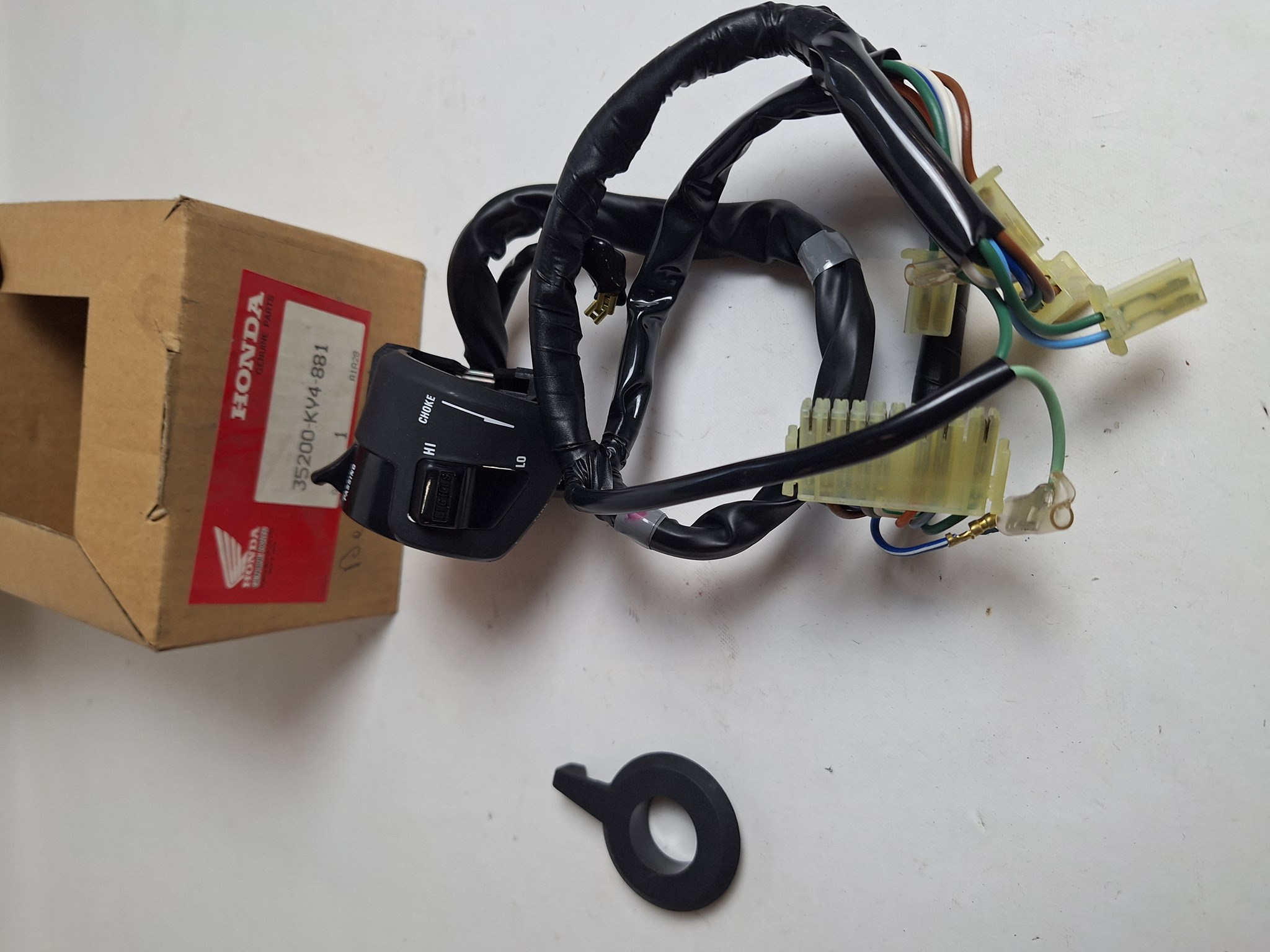 Picture of SWITCH ASSY.,WINK  35200-KY4-881